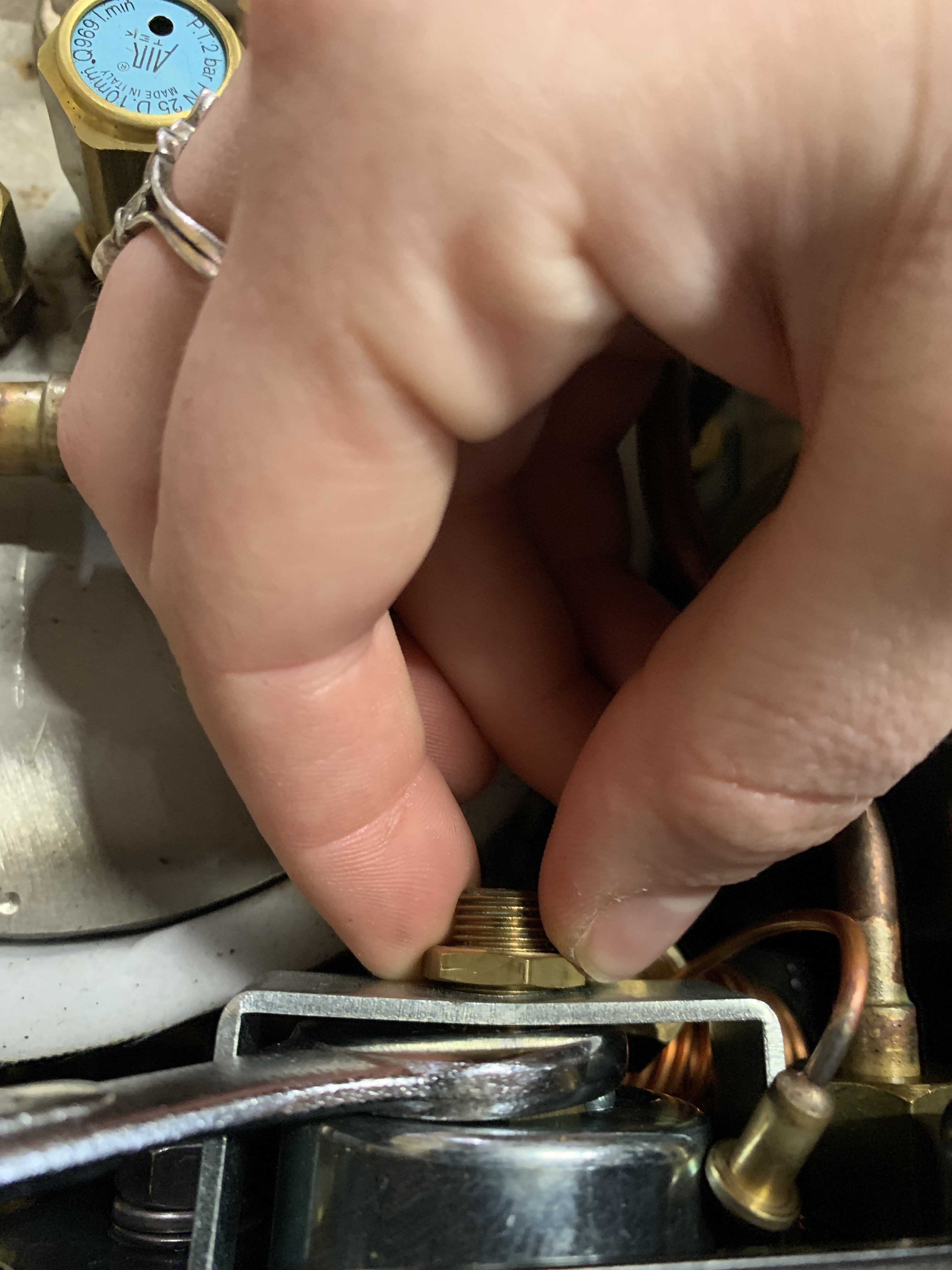 ECM-Mechanika-Pump-Gauge-Bracket-Nut-removal