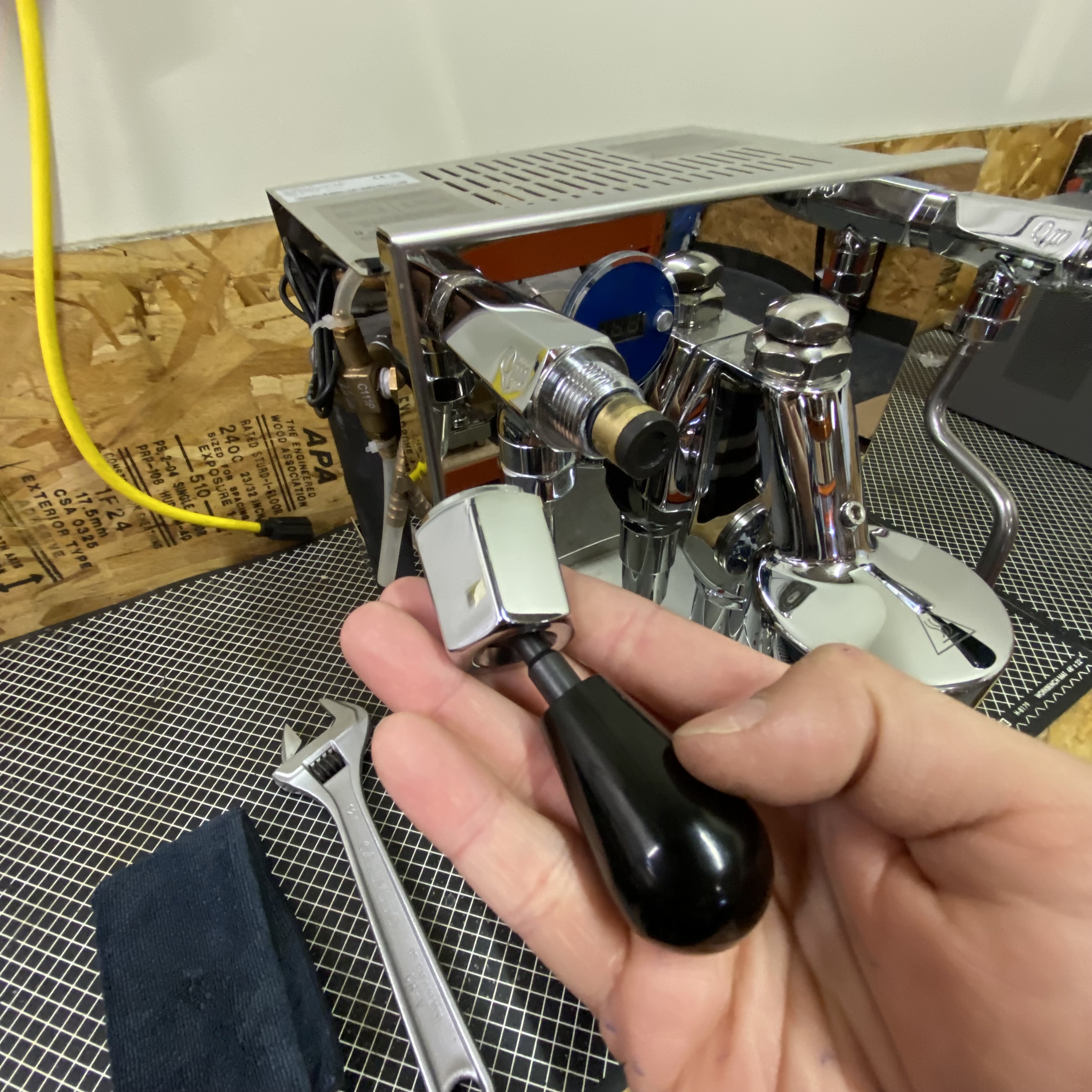 Lucca_M58_joystick_inspect_03