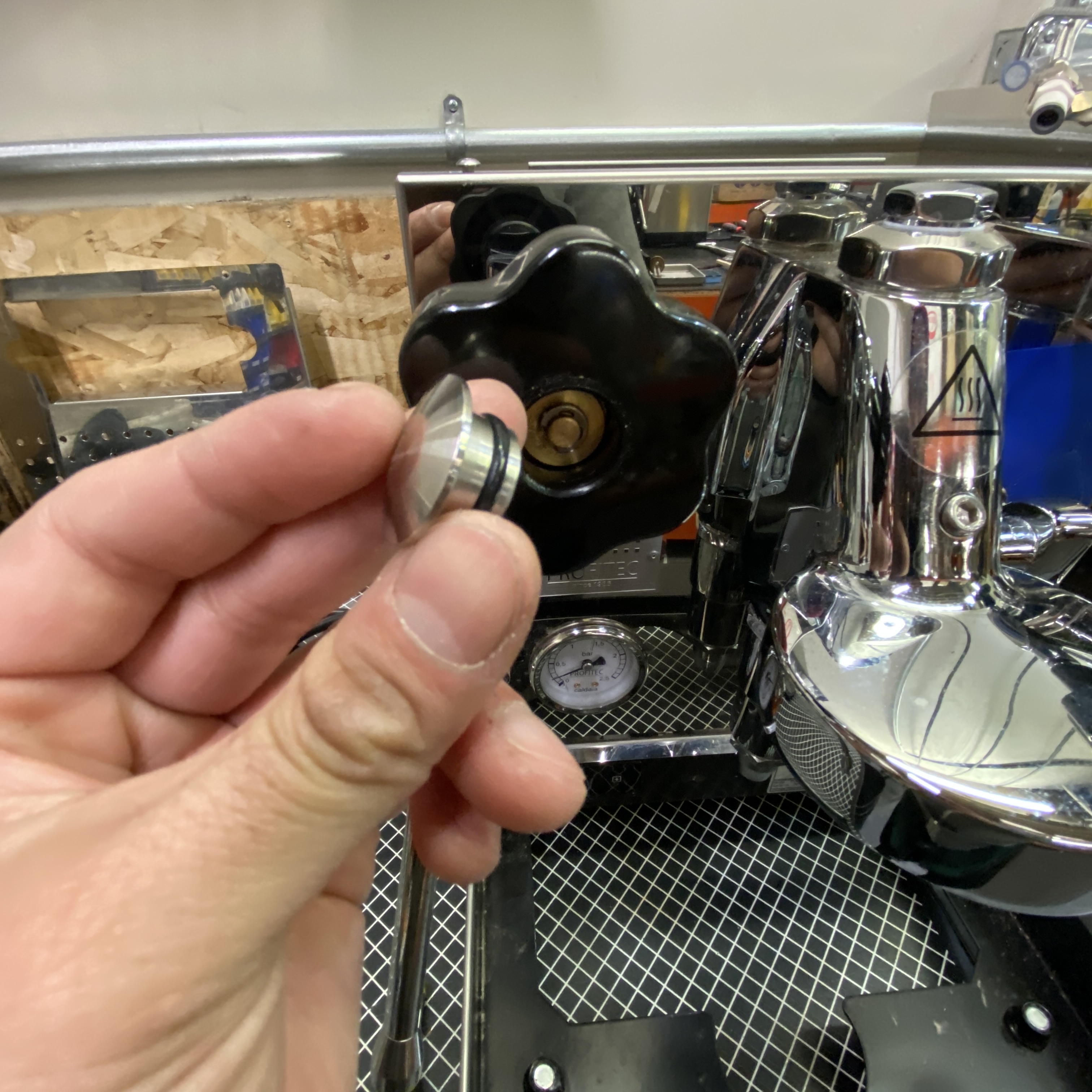 Pro500_knob_removal_02